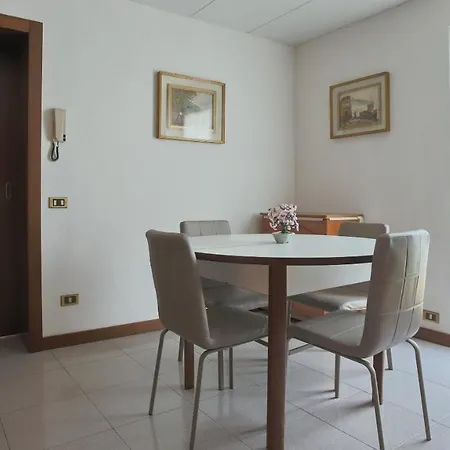 Hotel Italianway - Via Pighini 75 *